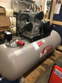 Třípístový kompresor Remeza 880 l/min, vzdušník 500 l